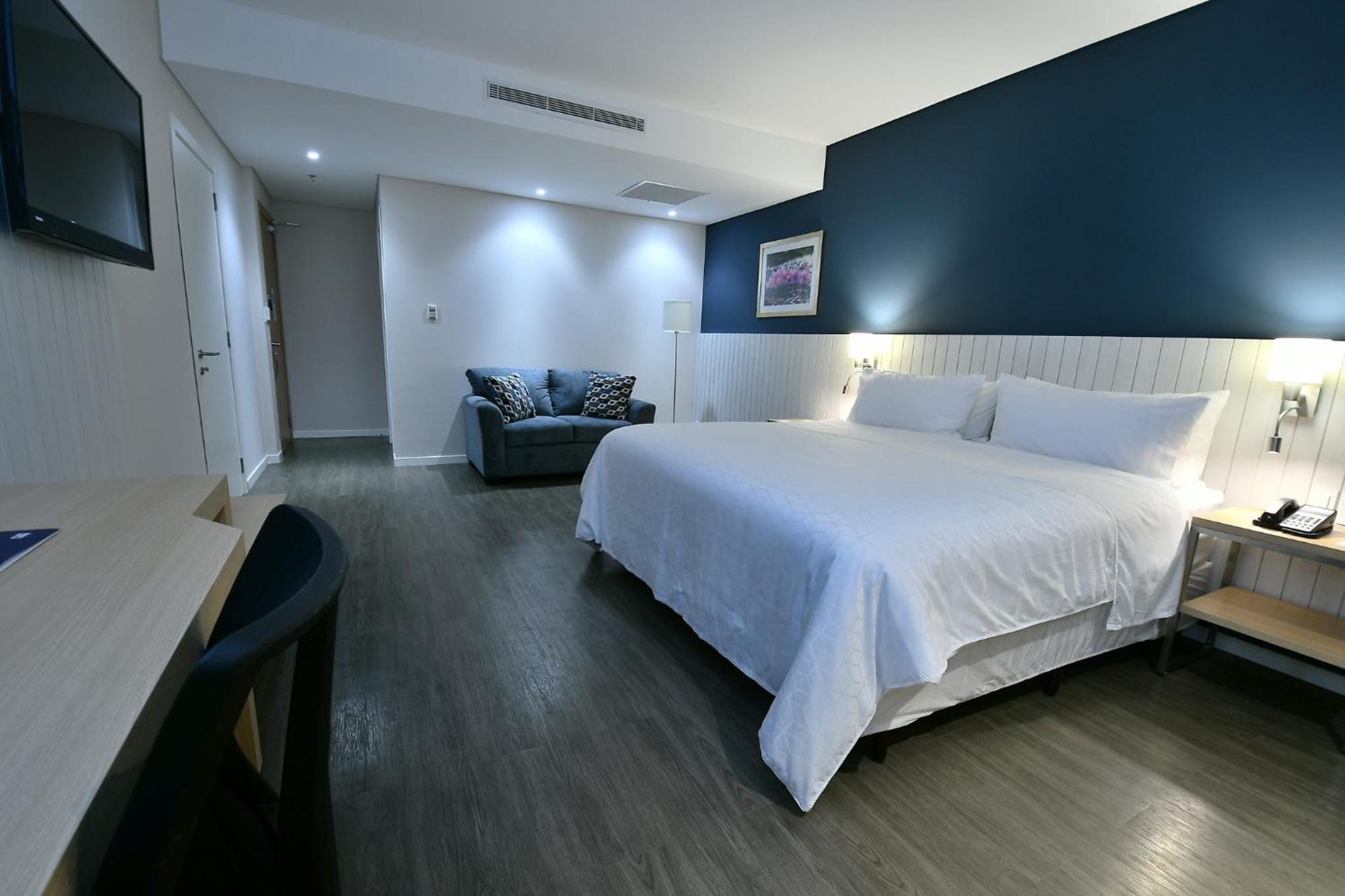 Holiday Inn Express Asuncion Aviadores , An Ihg Hotel Екстер'єр фото