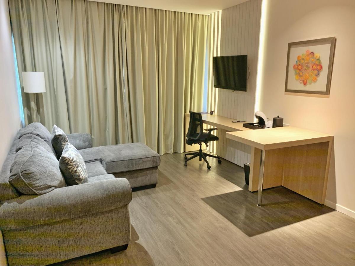 Holiday Inn Express Asuncion Aviadores , An Ihg Hotel Екстер'єр фото